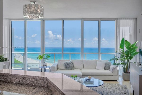100 S Pointe Dr #2208 Miami Beach, FL 33139 100 S Pointe Dr #2208 Miami Beach, FL 33139