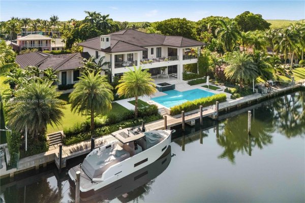 9360 Balada St Coral Gables, FL 33156 9360 Balada St Coral Gables, FL 33156