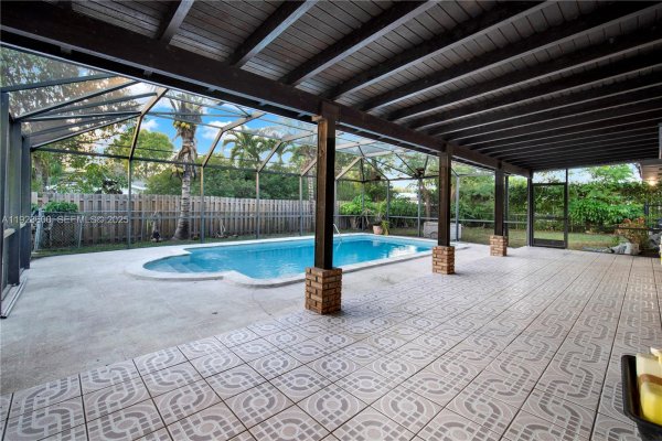13240 SW 98th Pl Miami, FL 33176