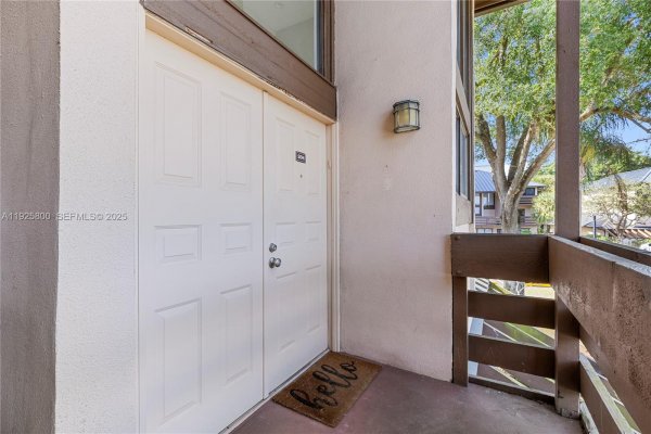 120 SW 96th Ter #204 Plantation, FL 33324
