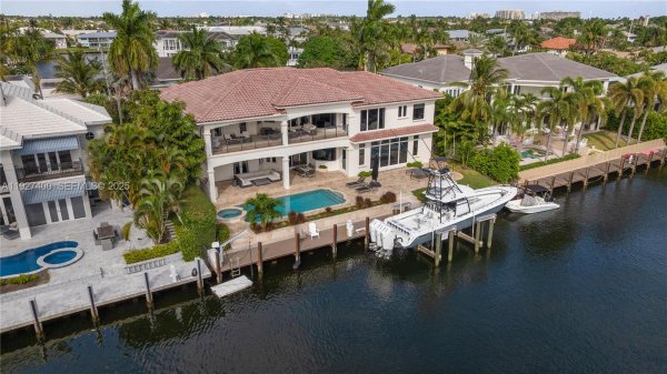 2320 NE 34th Ct Lighthouse Point, FL 33064