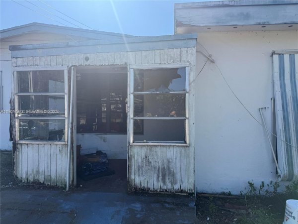 5770 SW 38th Ct Davie, FL 33314