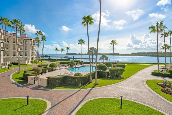 2124 Fisher Is Dr #2124 Miami Beach, FL 33109