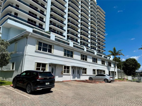 7801 Hispanola Ave #3 North Bay Village, FL 33141