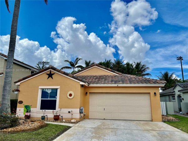 2102 NW 193rd Ave Pembroke Pines, FL 33029