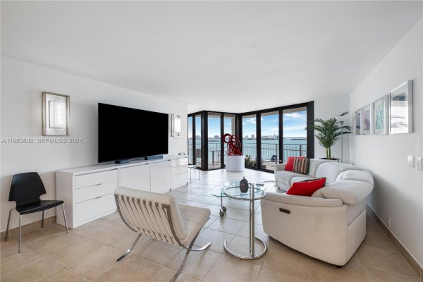 4000 Towerside Ter #1102 Miami, FL 33138