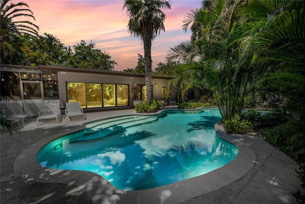 3620 Battersea Rd Miami, FL 33133