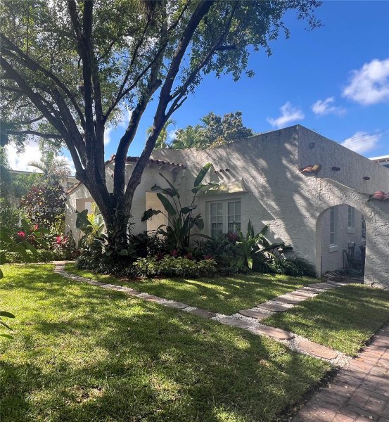 1109 Almeria Ave Coral Gables, FL 33134