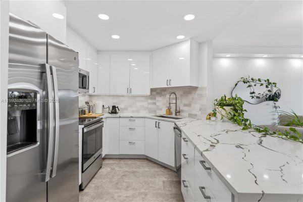 340 Sunset Dr #407 Fort Lauderdale, FL 33301