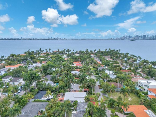 7701 Center Bay Dr North Bay Village, FL 33141