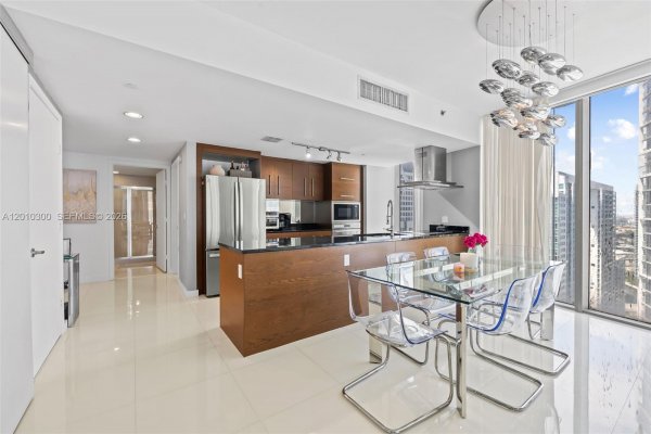 495 Brickell Ave #3710 Miami, FL 33131