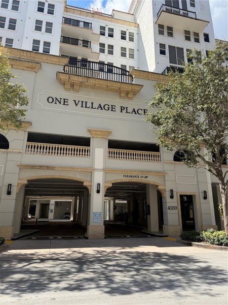 4100 Salzedo St #811 Coral Gables, FL 33146