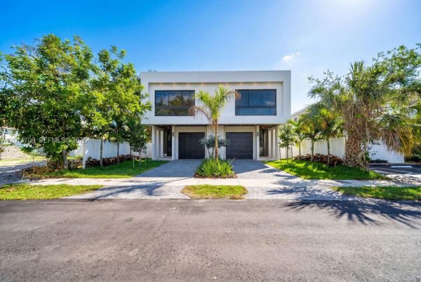 904 NE 17th Ter Fort Lauderdale, FL 33304