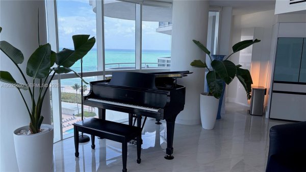 6301 Collins Ave #1207 Miami Beach, FL 33141