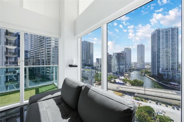 41 SE 5th St #1116 Miami, FL 33131