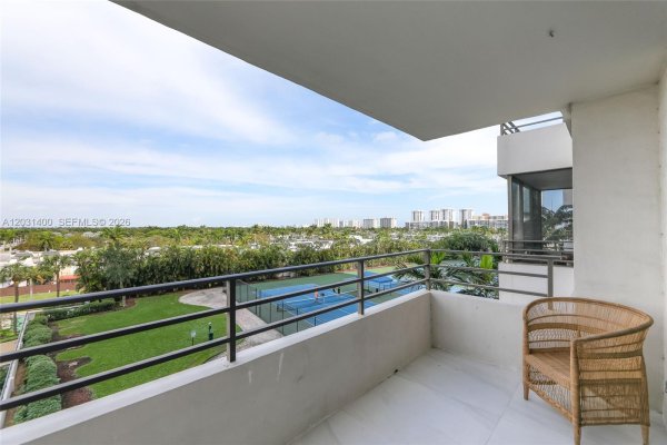 600 Three Iss Blvd #403 Hallandale Beach, FL 33009
