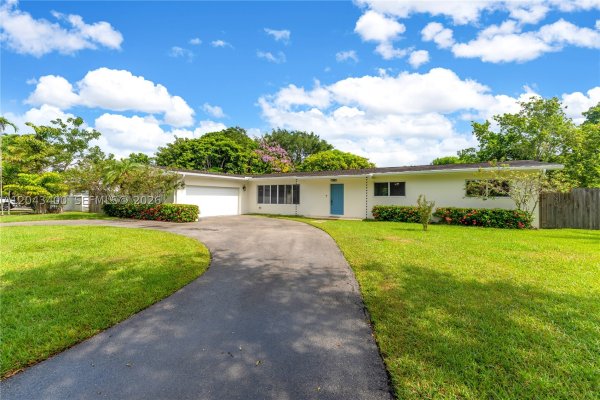 8255 SW 134th St Pinecrest, FL 33156