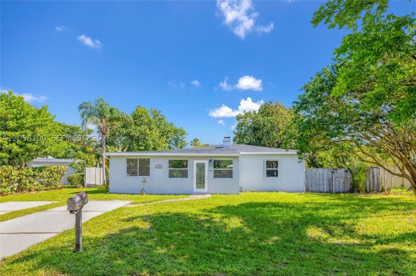 3405 Robbins Rd Pompano Beach, FL 33062