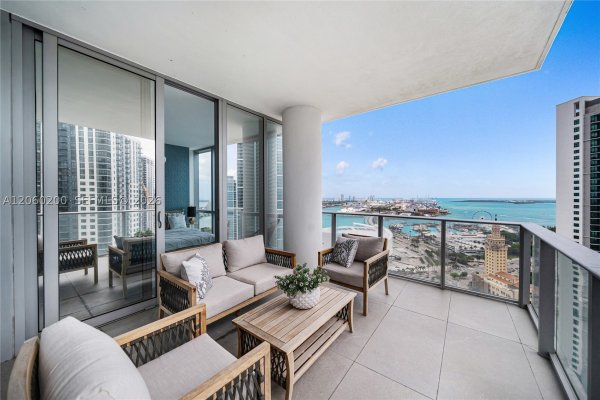 851 NE 1st Ave #2911 Miami, FL 33132