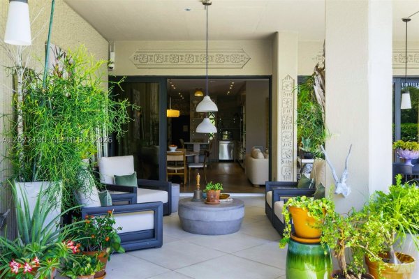 2901 S Bayshore Dr #1B Miami, FL 33133