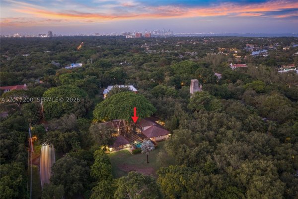 9490 Old Cutler Ln Coral Gables, FL 33156
