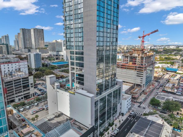 20 NE 11th Miami, FL 33132