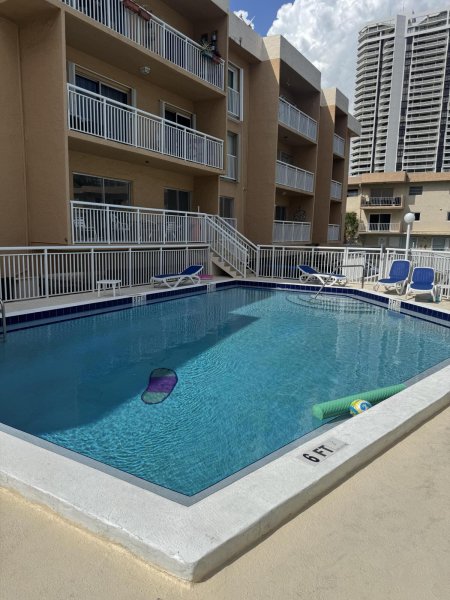 17051 NE 35th #307 North Miami Beach, FL 33160