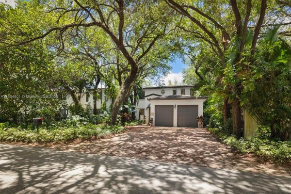 7250 Erwin Rd Coral Gables, FL 33143 7250 Erwin Rd Coral Gables, FL 33143