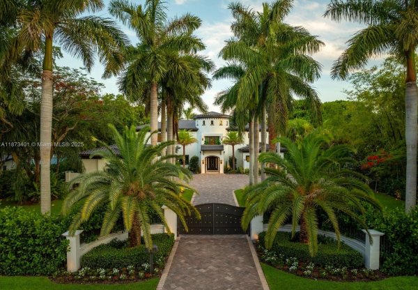 6080 SW 104th St Pinecrest, FL 33156