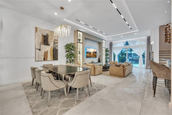 1594 Shoreline Way Hollywood, FL 33019