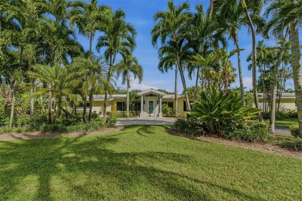 8001 SW 66th Ter Miami, FL 33143