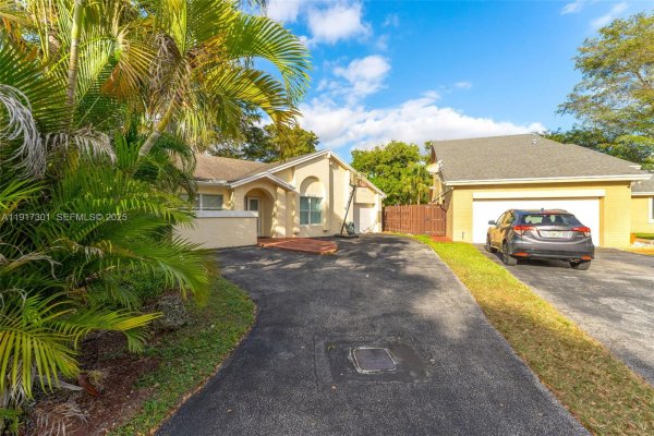 5110 SW 153rd Pl N Miami, FL 33185