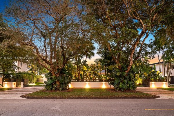 5907 Riviera Dr Coral Gables, FL 33146