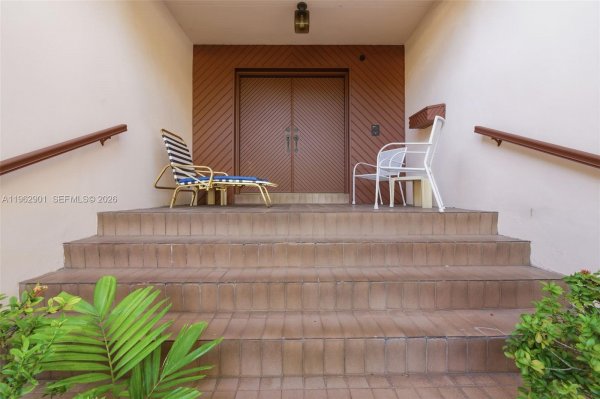 9208 Emerson Ave Surfside, FL 33154