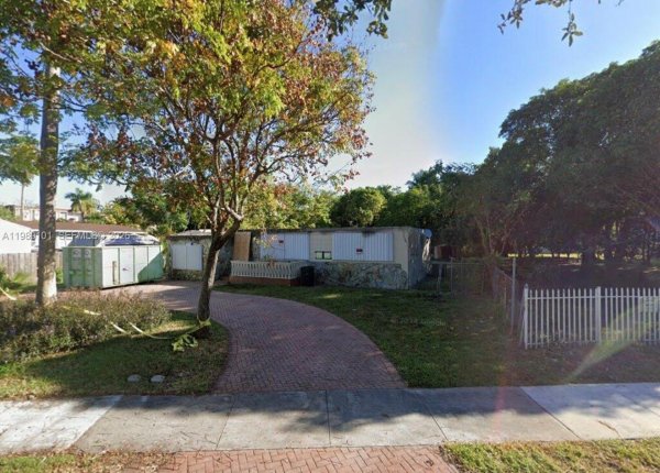 12395 Griffing Blvd North Miami, FL 33161