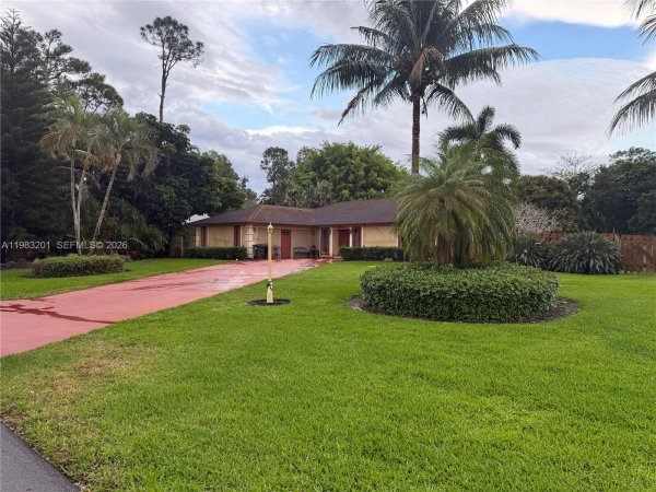 5940 Piney Ct Green Acres, FL 33463