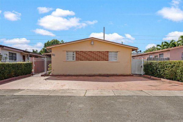 1028 W 30th St #1028 Hialeah, FL 33012