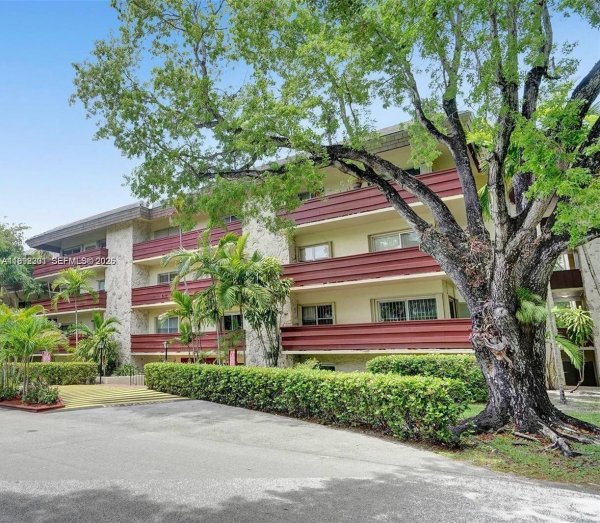 1205 Mariposa Ave #206 Coral Gables, FL 33146