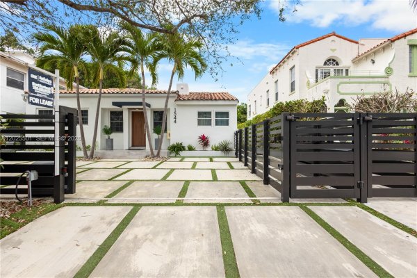 1544 Michigan Ave Miami Beach, FL 33139