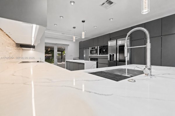 2257 SW 11th St Miami, FL 33135