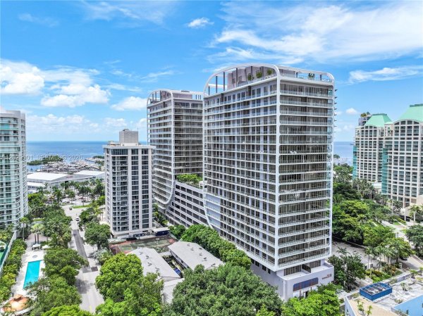 2678 Tigertail Ave #911 Miami, FL 33133