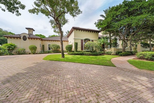 9001 SW 59th Ct Pinecrest, FL 33156