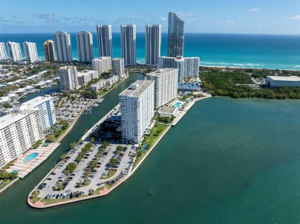 500 Bayview Dr #232 Sunny Isles Beach, FL 33160