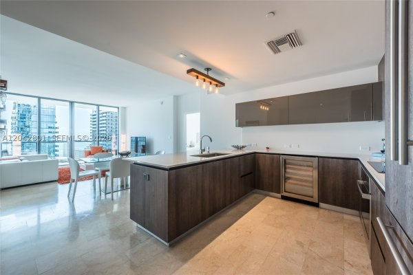 88 SW 7th St #3403 Miami, FL 33130