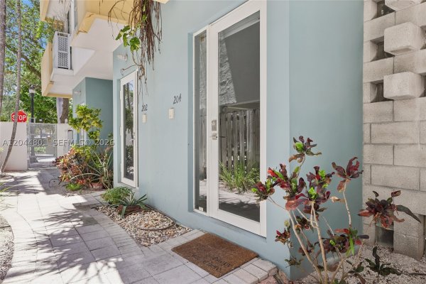 204 Washington Ave #13 Miami Beach, FL 33139