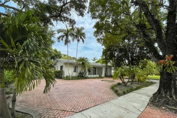 8045 SW 62nd Ct Miami, FL 33143