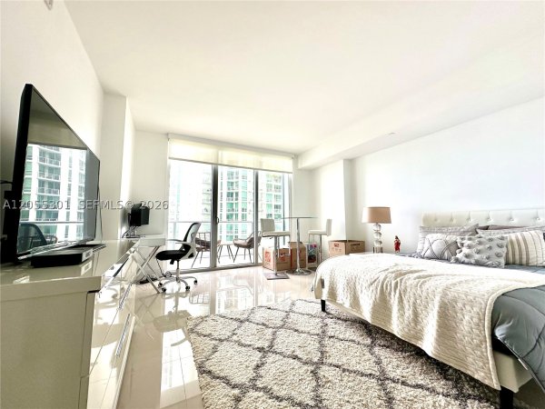 1300 Brickell Bay Dr #1205 Miami, FL 33131