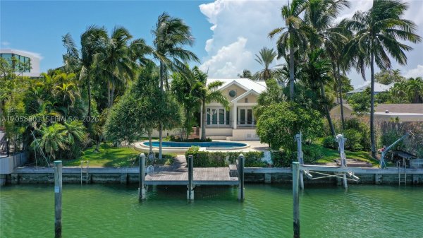 621 N Mashta Dr Key Biscayne, FL 33149