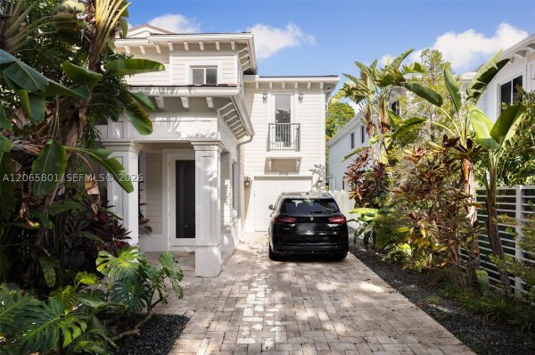 2938 Catalina St Coconut Grove, FL 33133
