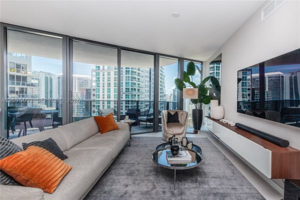 1000 Brickell Plz #3201 Miami, FL 33131